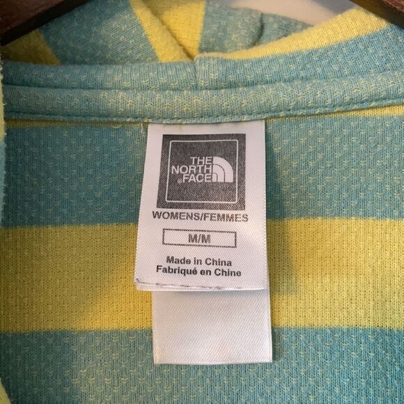 𝅺The North Face Zip Up Sweater - Picture 3 of 7